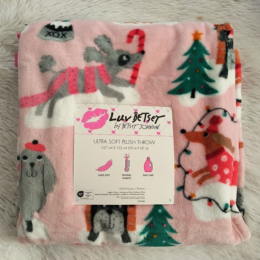 Luv Betsey by Betsey Johnson Christmas Dogs Plush Throw